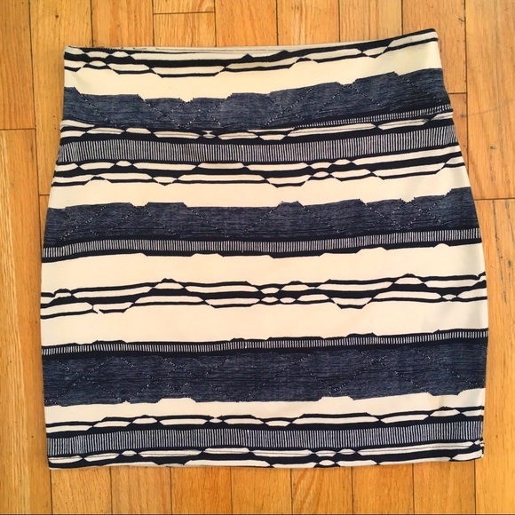 🎉Silence & Noise Urban Outfitters / M / Skirt - Picture 2 of 3